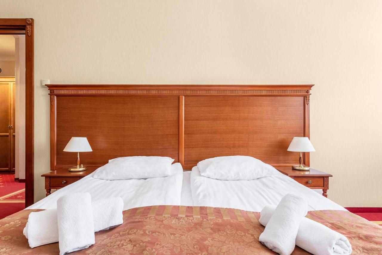 Hotel Stodolka Cminsk Екстер'єр фото