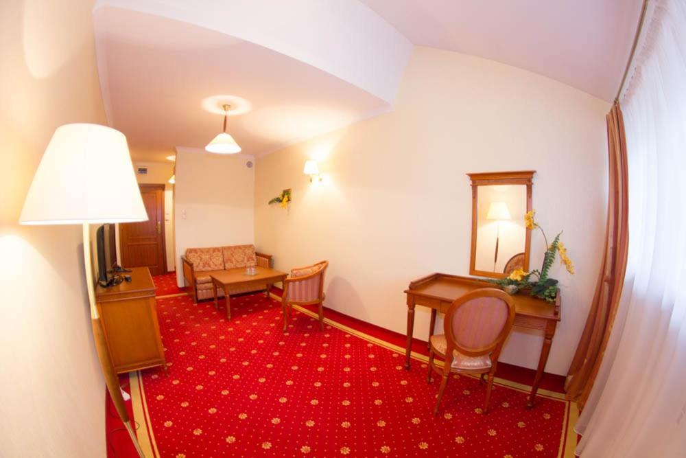 Hotel Stodolka Cminsk Екстер'єр фото