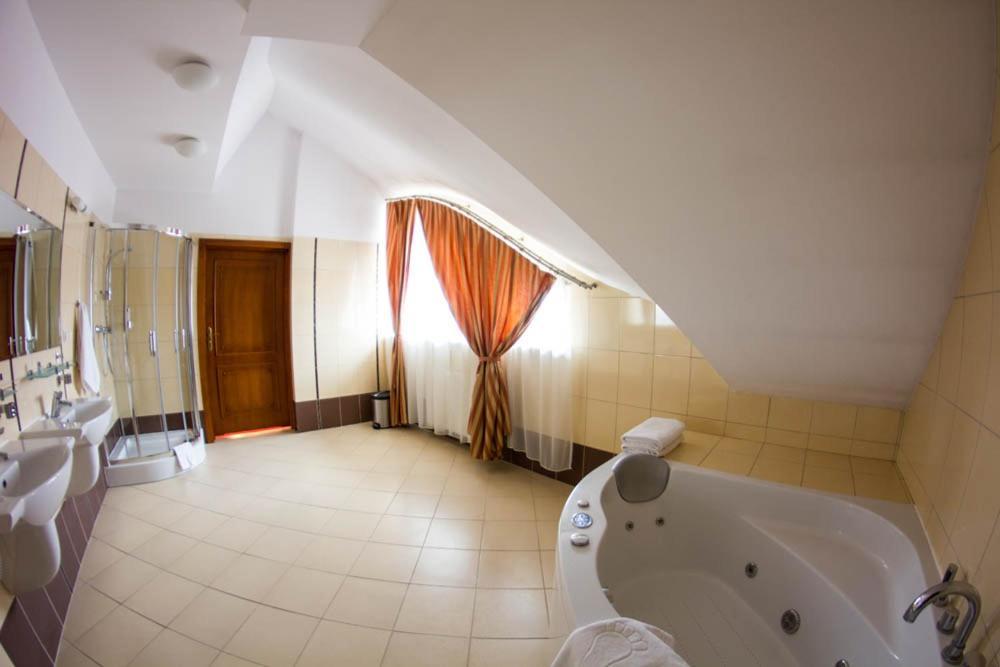 Hotel Stodolka Cminsk Екстер'єр фото
