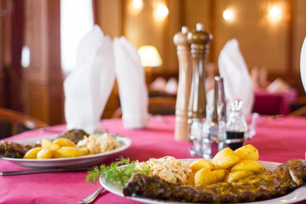 Hotel Stodolka Cminsk Екстер'єр фото