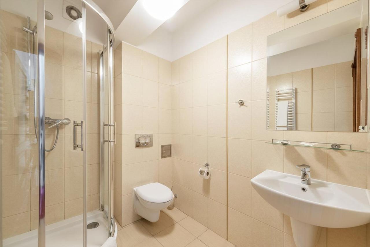 Hotel Stodolka Cminsk Екстер'єр фото