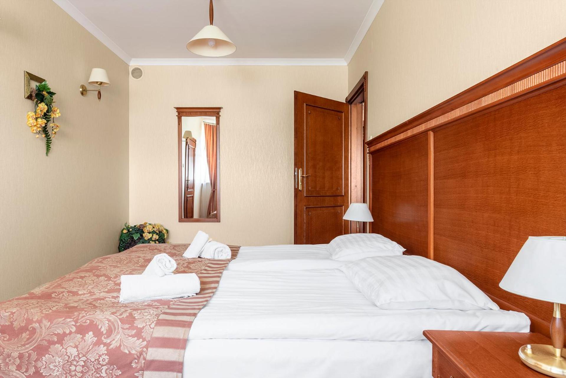 Hotel Stodolka Cminsk Екстер'єр фото