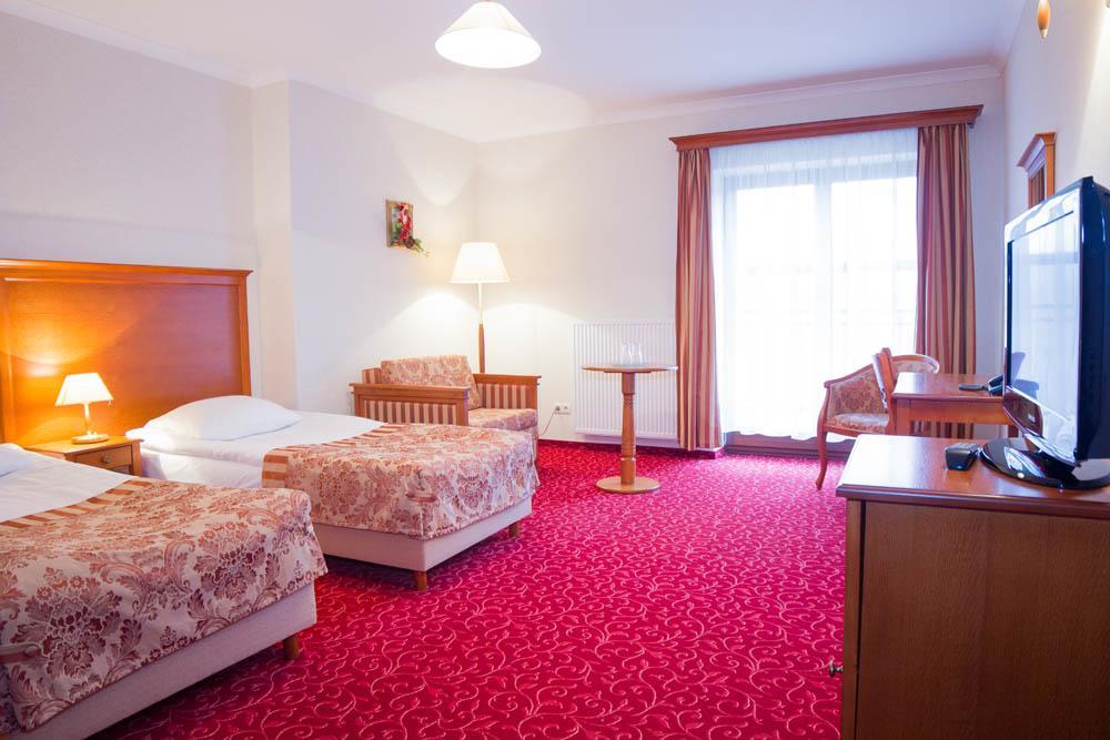 Hotel Stodolka Cminsk Екстер'єр фото